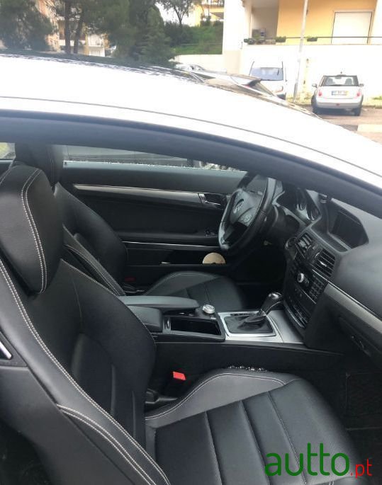 2010' Mercedes-Benz E-350 photo #5