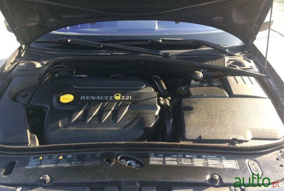 2005' Renault Laguna Grandtour photo #3