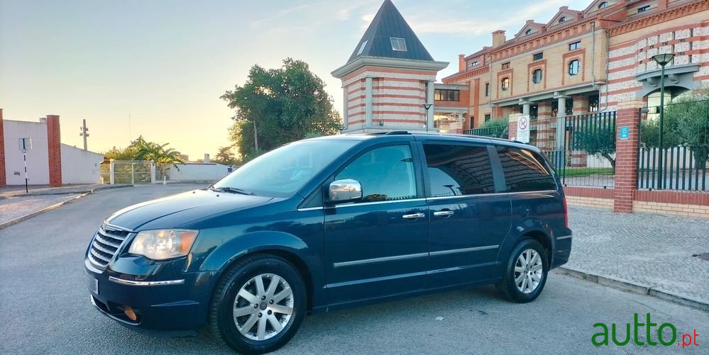 2008' Chrysler Grand Voyager photo #3