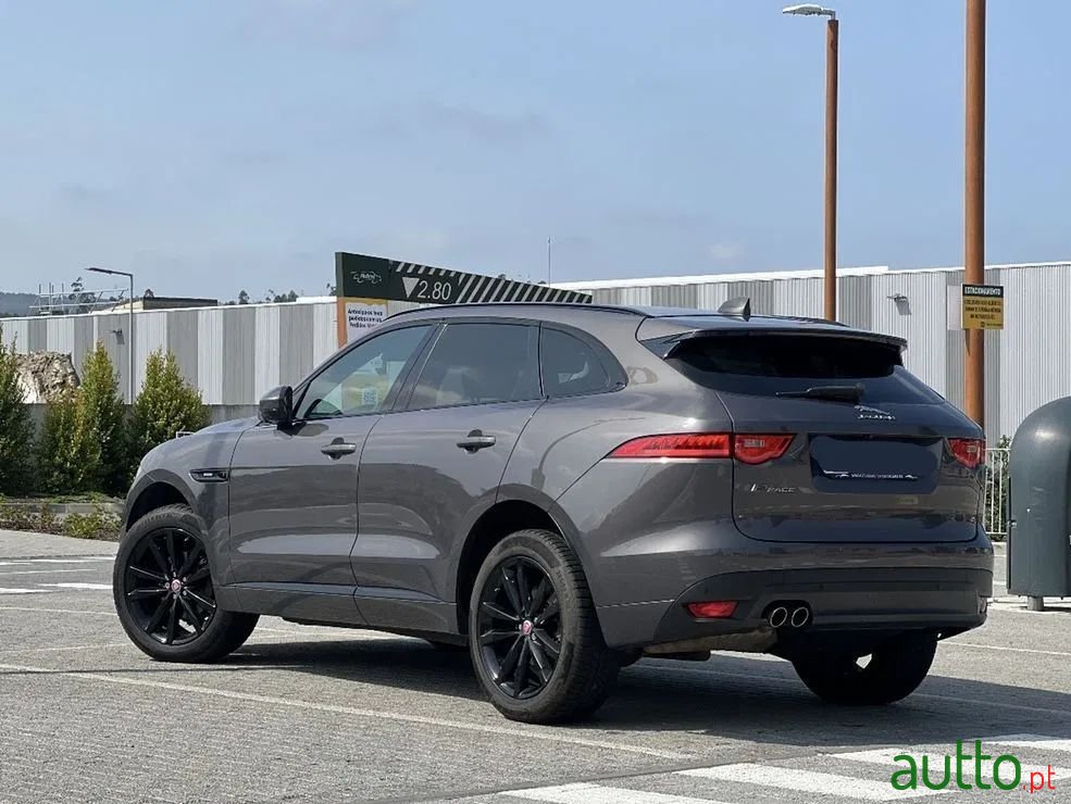 2016' Jaguar F-Pace photo #2