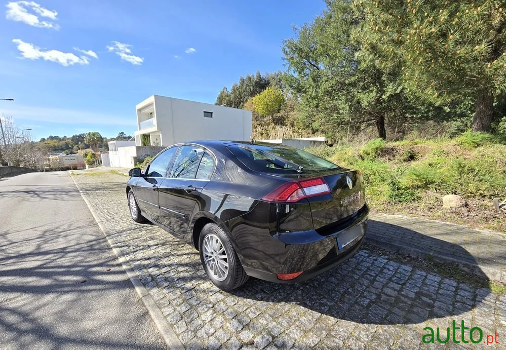 2011' Renault Laguna photo #5