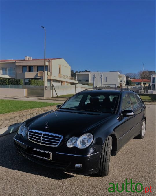 2005' Mercedes-Benz 220 photo #1