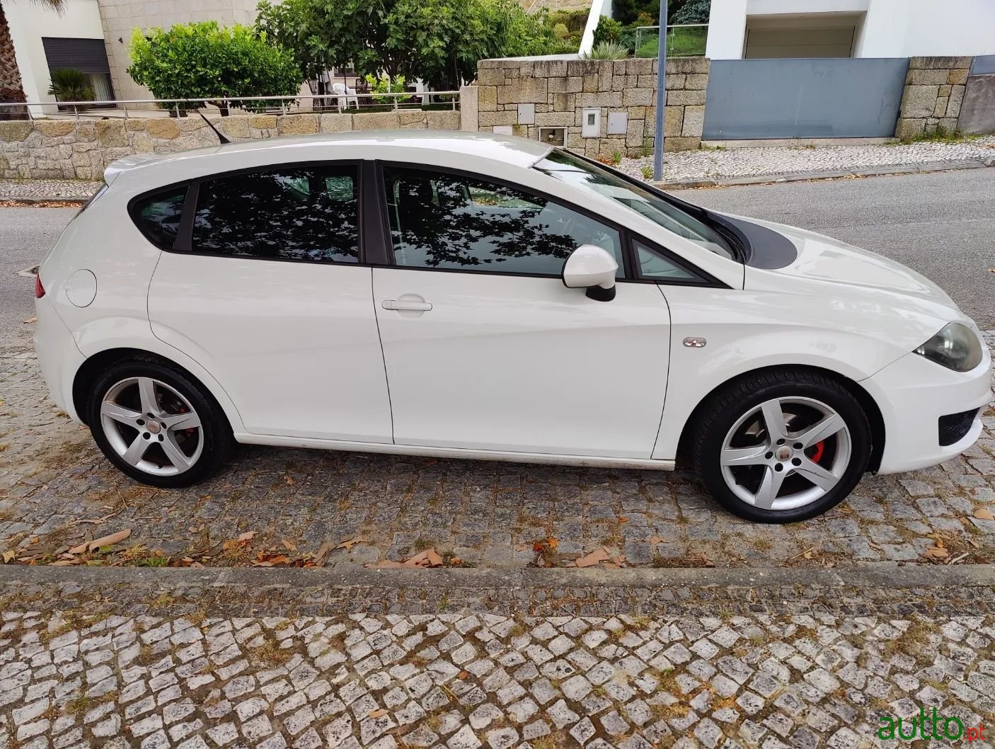 2009' SEAT Leon photo #3