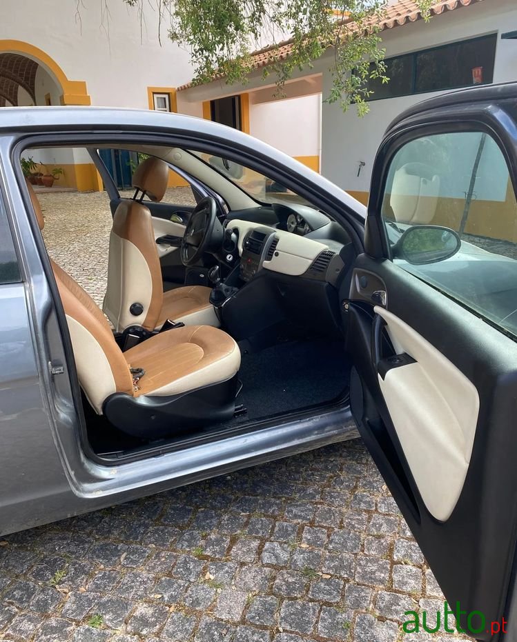 2003' Lancia Ypsilon photo #3