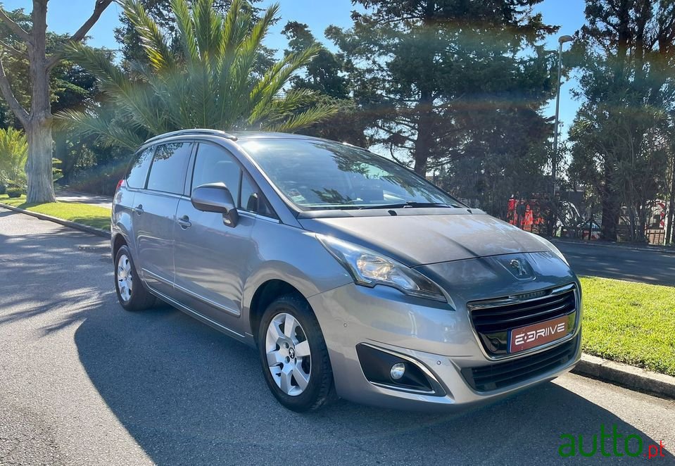2014' Peugeot 5008 photo #1