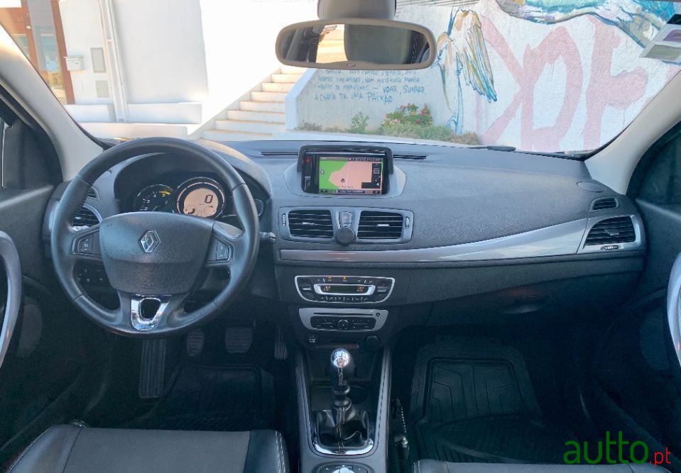 2015' Renault Megane Sport Tourer photo #4