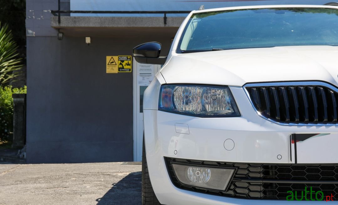 2016' Skoda Octavia Break photo #3
