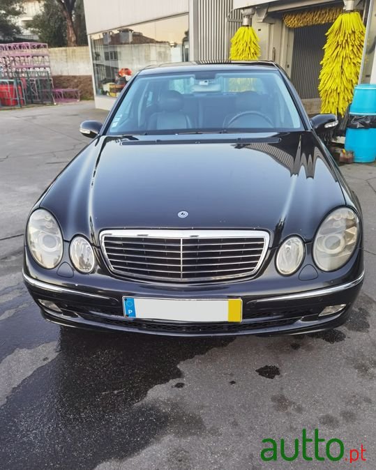 2003' Mercedes-Benz E-220 photo #1