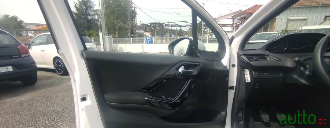 2018' Peugeot 208 photo #6