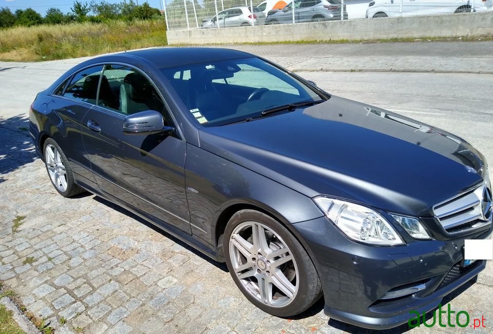 2012' Mercedes-Benz E-250 photo #2