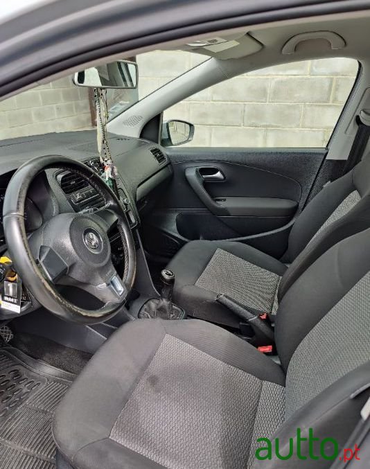 2010' Volkswagen Polo photo #5