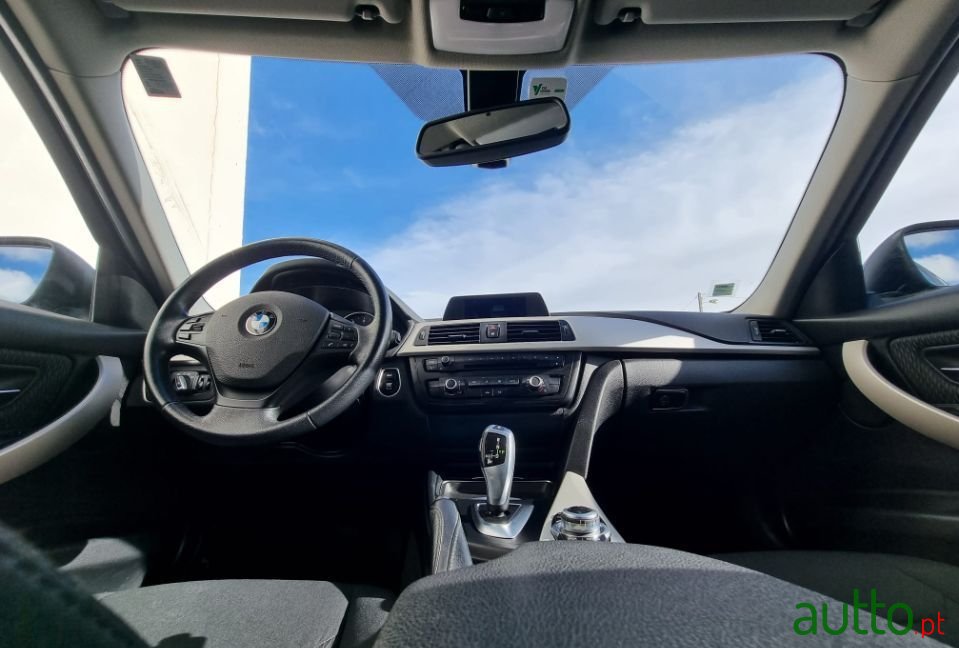 2014' BMW 318 photo #3