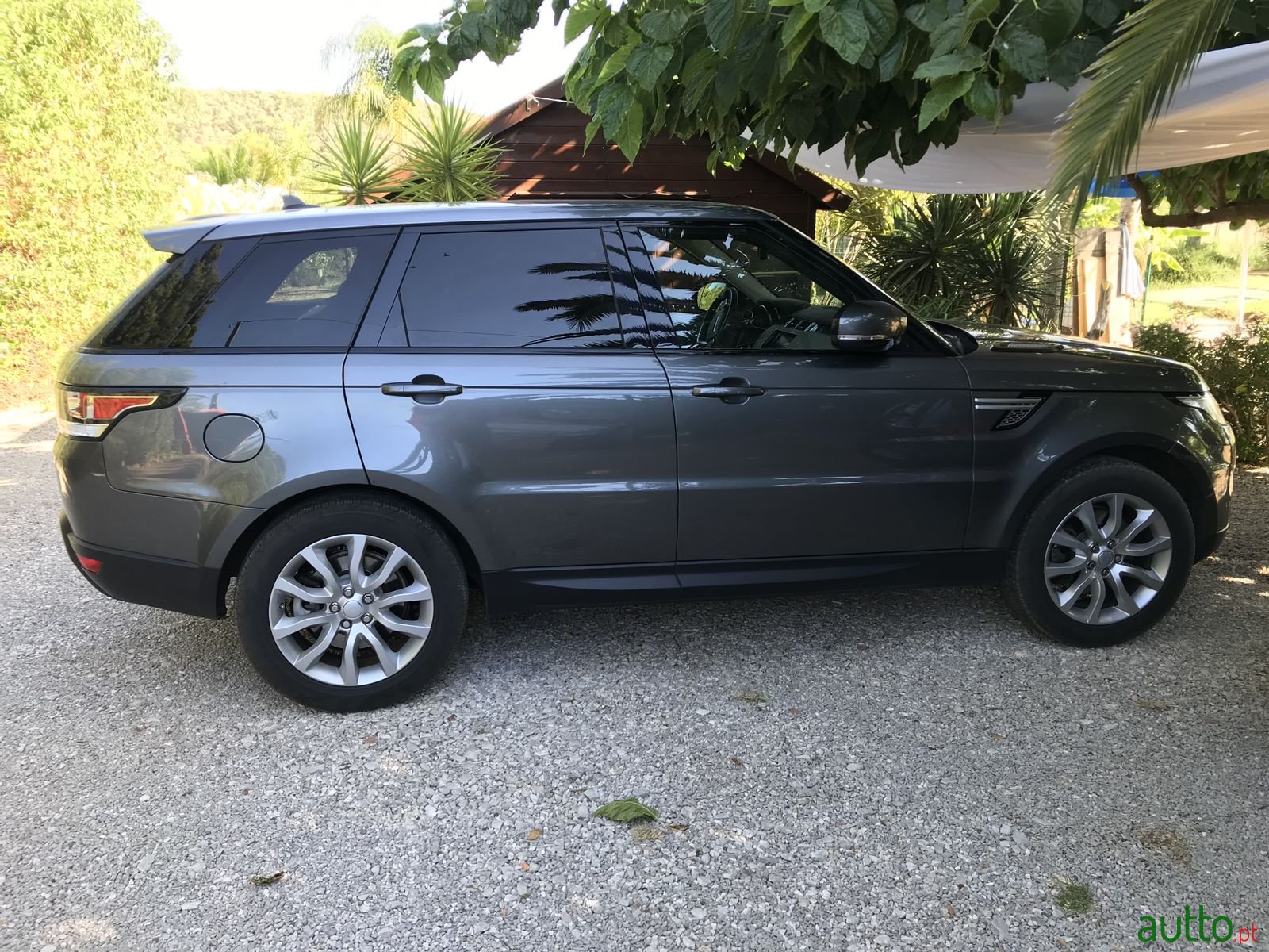 2017' Land Rover Range Rover Sport photo #3