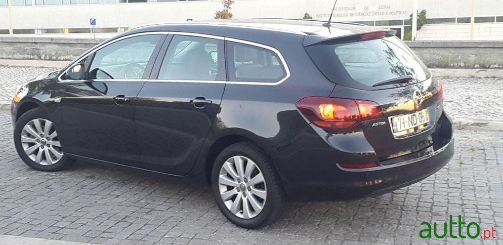 2012' Opel Astra Sport Tourer photo #2