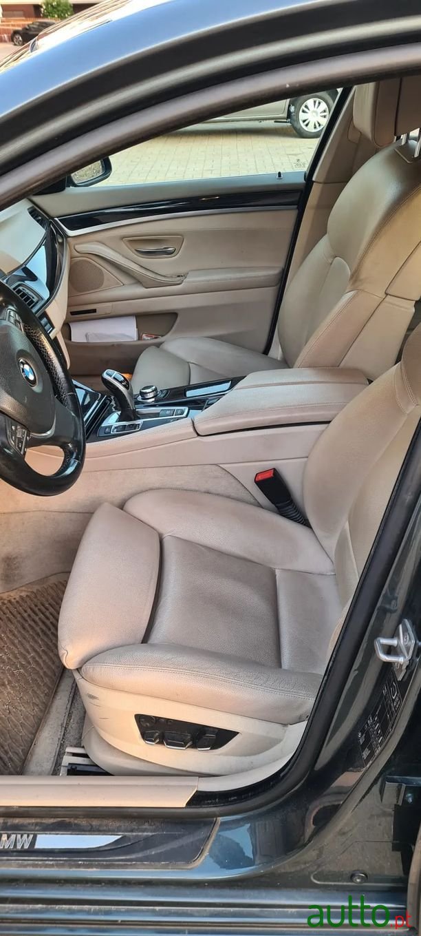 2011' BMW 525 photo #6