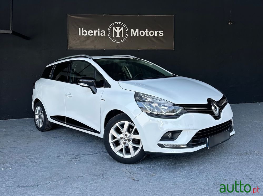 2020' Renault Clio Sport Tourer photo #4