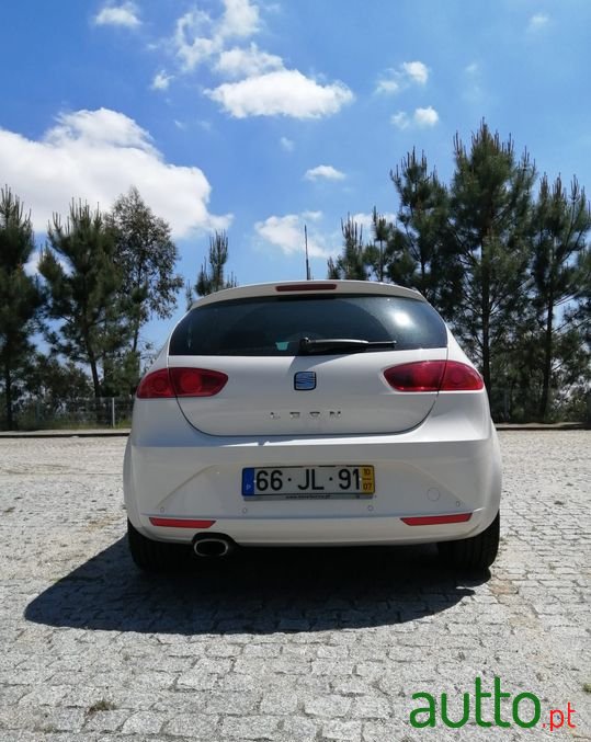 2010' SEAT Leon photo #3