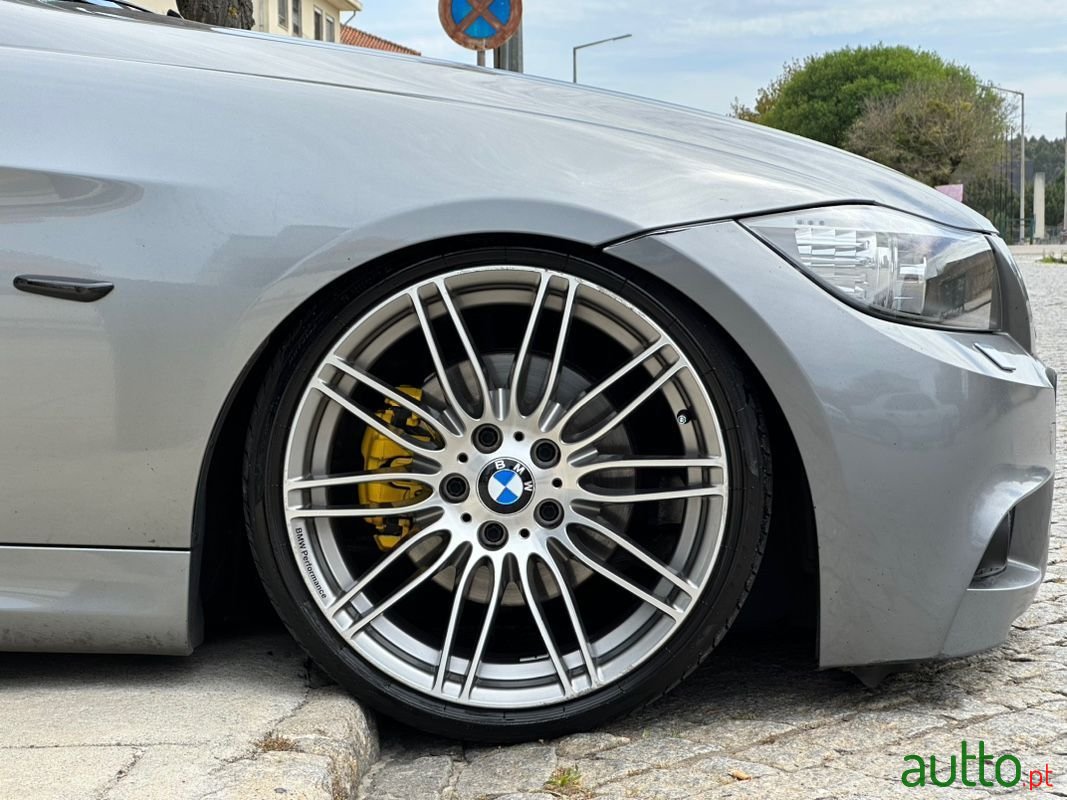 2010' BMW 320 photo #5