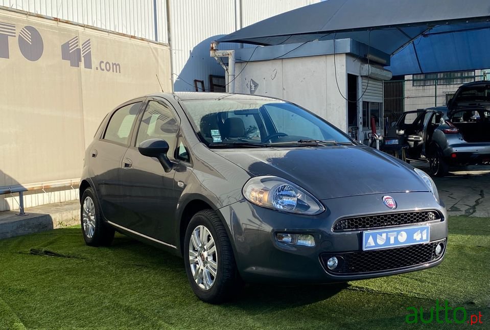 2014' Fiat Punto photo #2