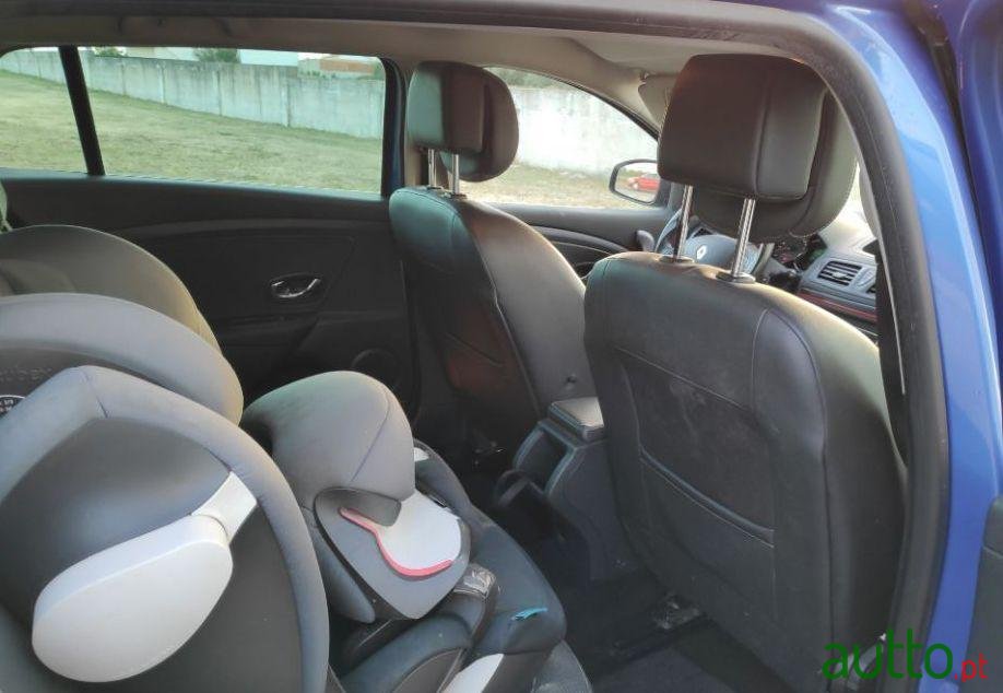 2012' Renault Megane photo #3