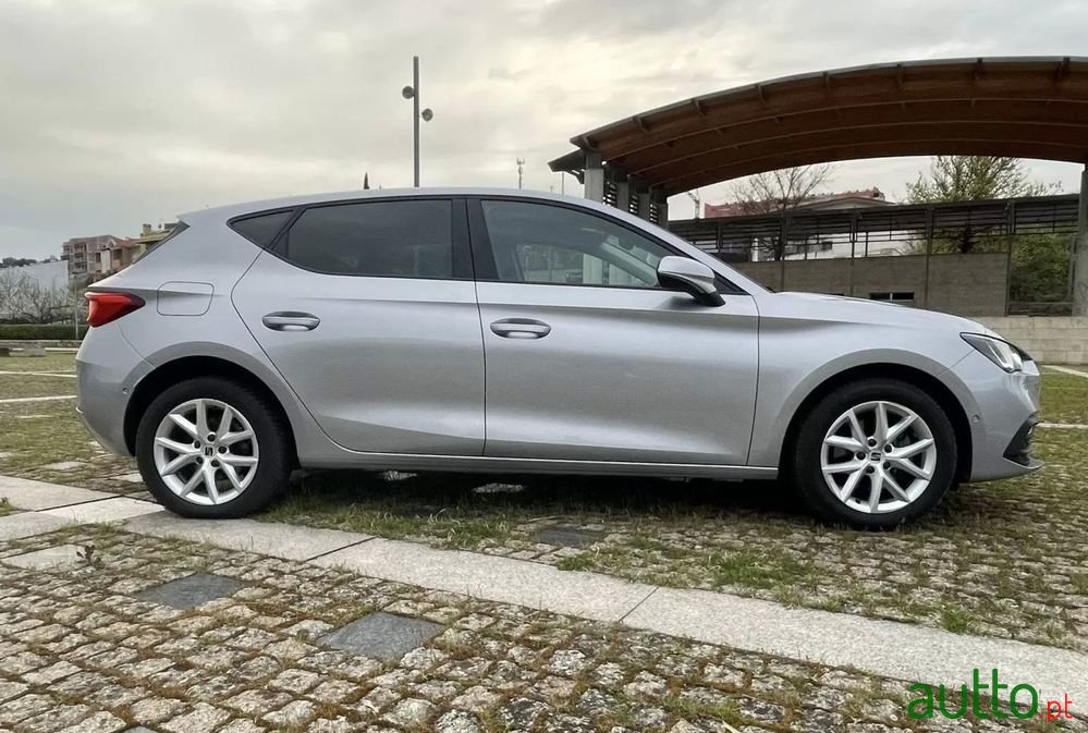 2021' SEAT Leon 1.0 Tsi Ecomotive Style photo #2