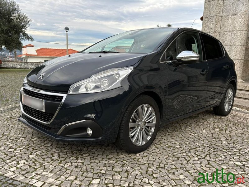 2017' Peugeot 208 photo #1