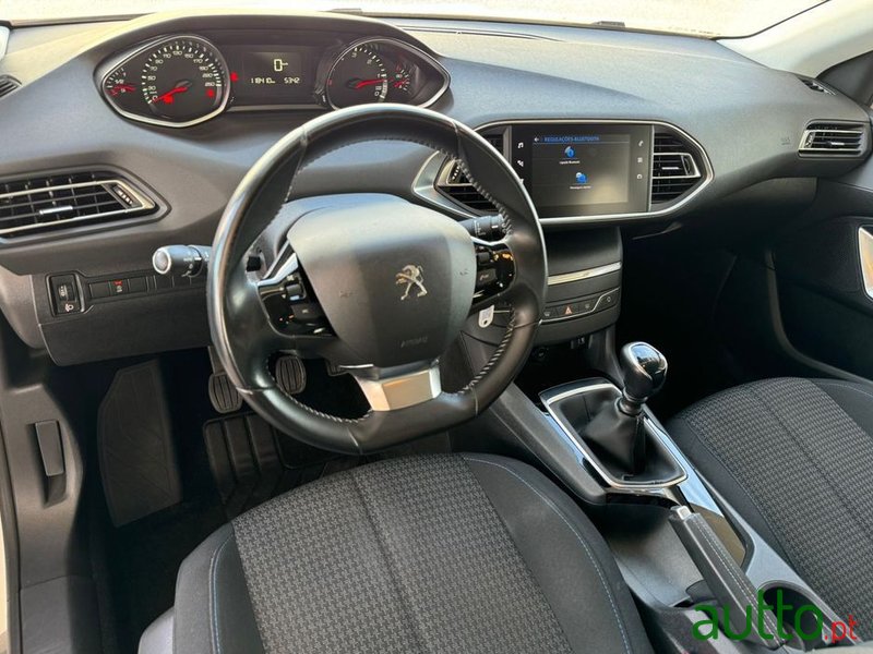 2020' Peugeot 308 Sw photo #2