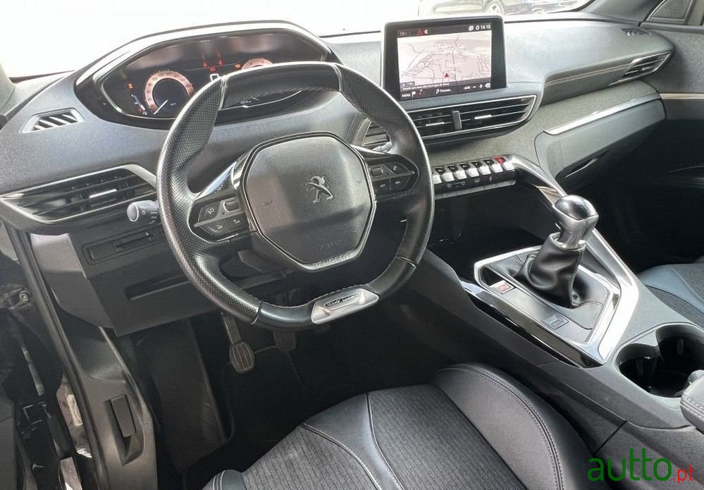 2020' Peugeot 3008 photo #2