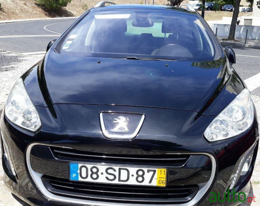 2011' Peugeot 308 Sw photo #1