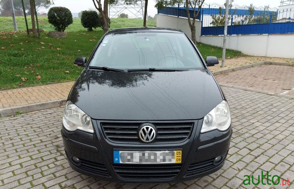 2005' Volkswagen Polo photo #2