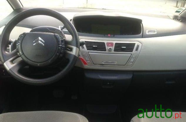 2008' Citroen C4 Picasso photo #6
