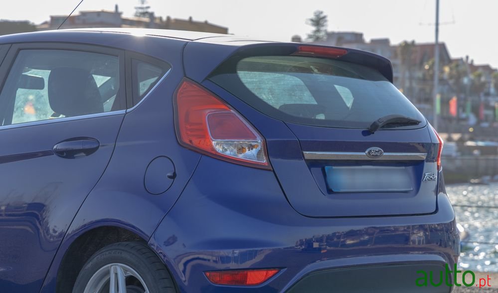 2014' Ford Fiesta photo #4