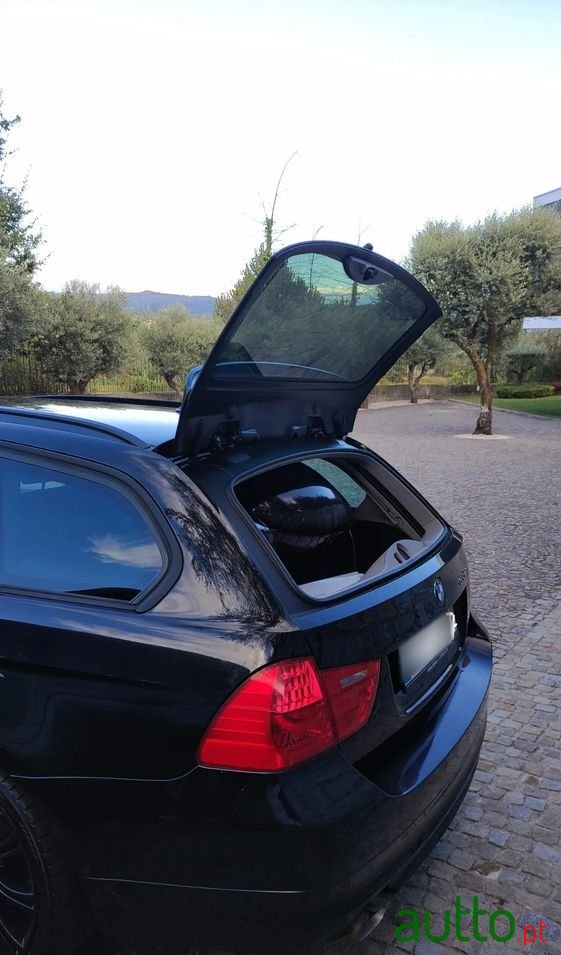 2011' BMW Série 3 D Touring Navigation photo #3