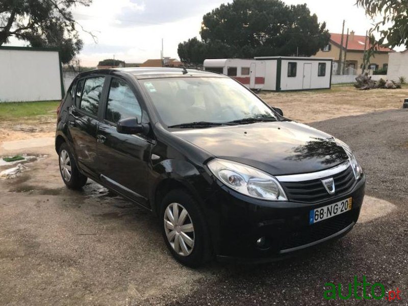 2012' Dacia Sandero 1.2 Confort Bi-Fuel photo #1