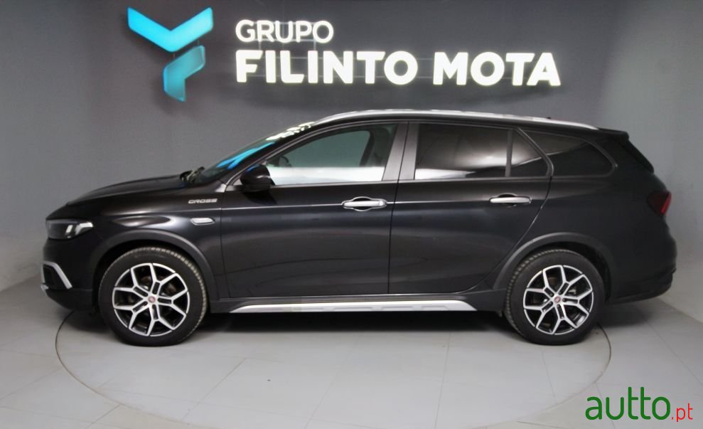 2023' Fiat Tipo Station Wagon Cross photo #5