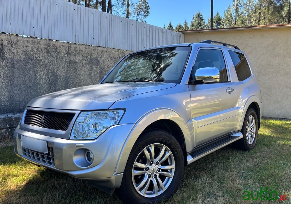 2014' Mitsubishi Pajero photo #1