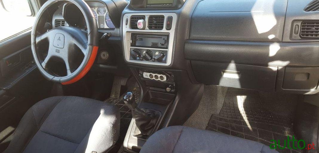 2001' Mitsubishi Pajero Pinin photo #4