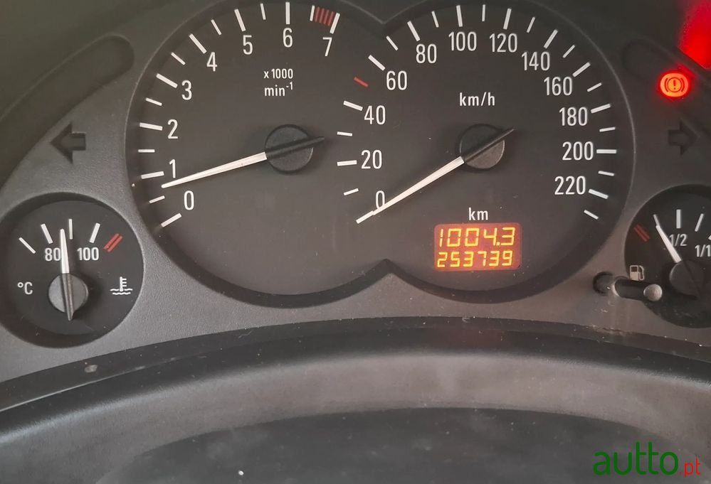 2002' Opel Corsa 1.2 16V Confort photo #4