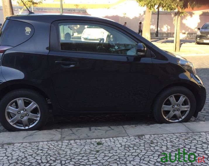 2009' Toyota iQ photo #1