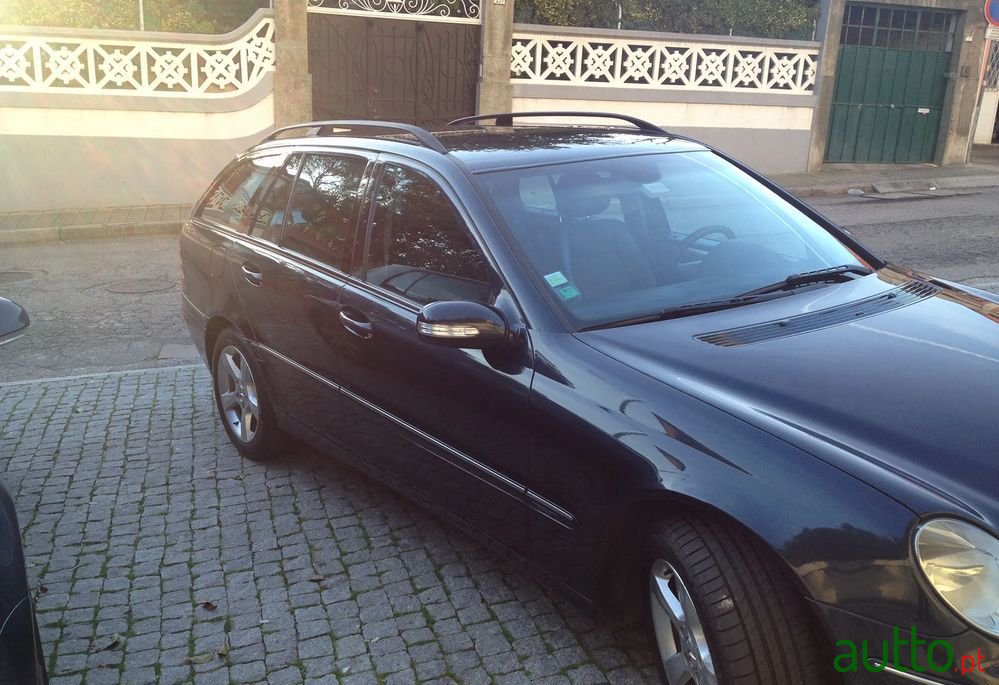 2004' Mercedes-Benz C 220 photo #4