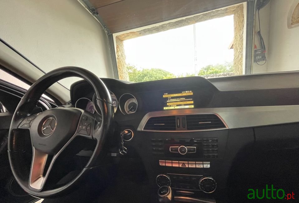 2012' Mercedes-Benz C-220 photo #3