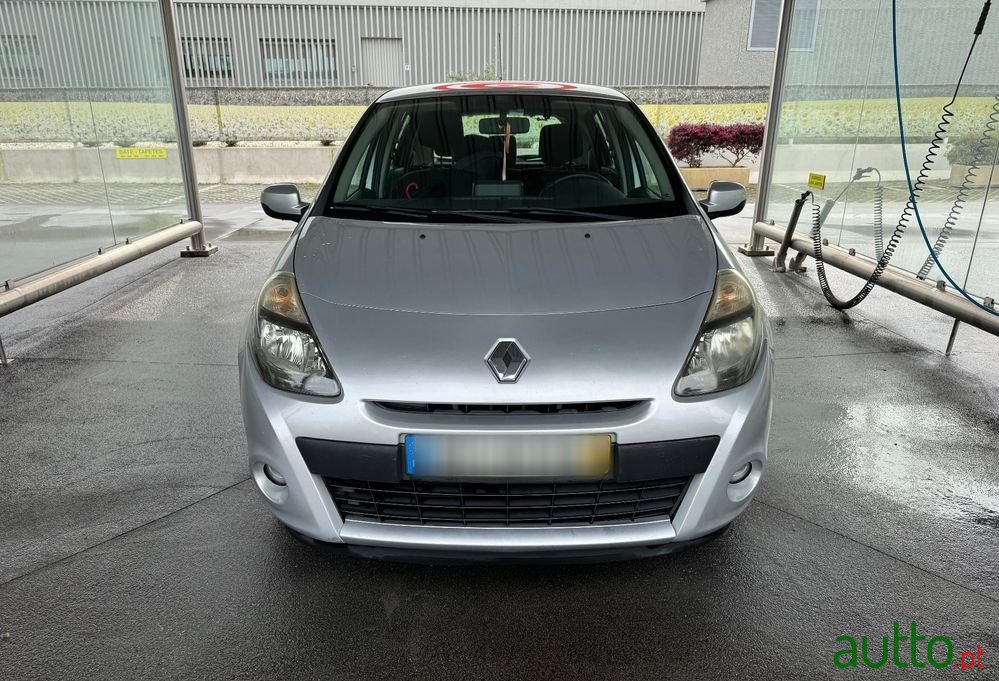 2010' Renault Clio 1.5 Dci Dynamique photo #1