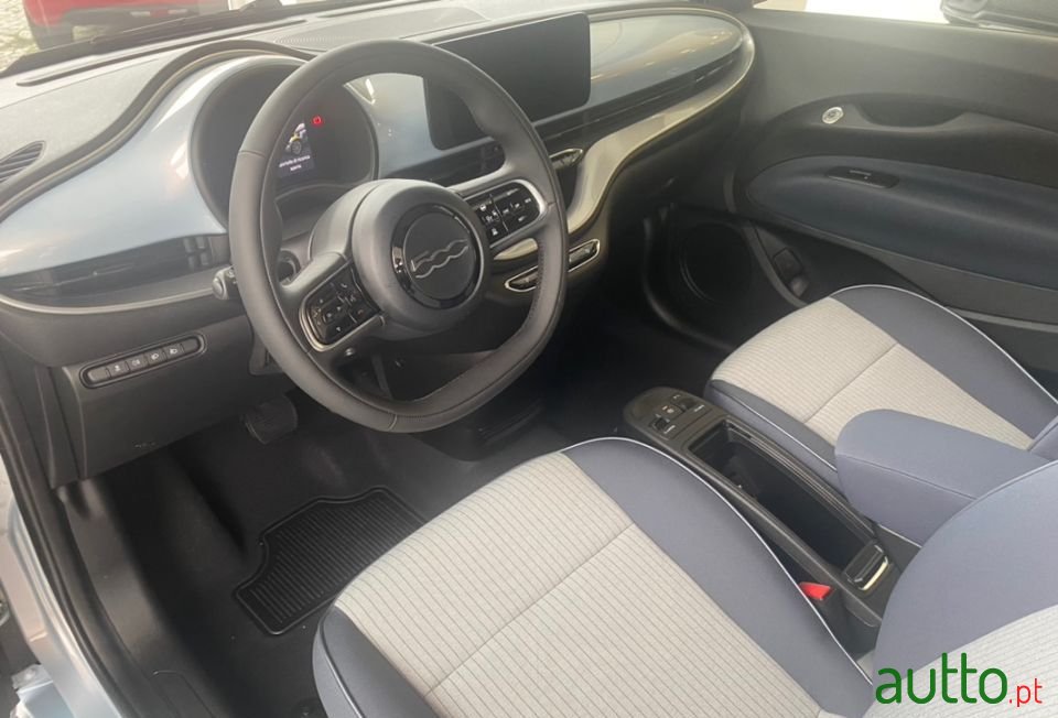 2022' Fiat 500E photo #6