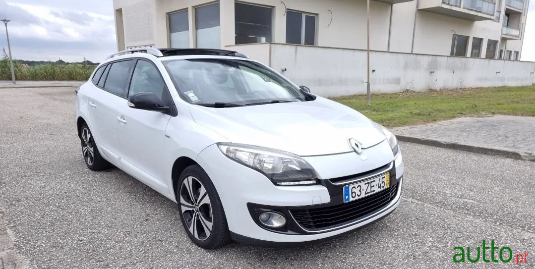 2012' Renault Megane Sport Tourer photo #1