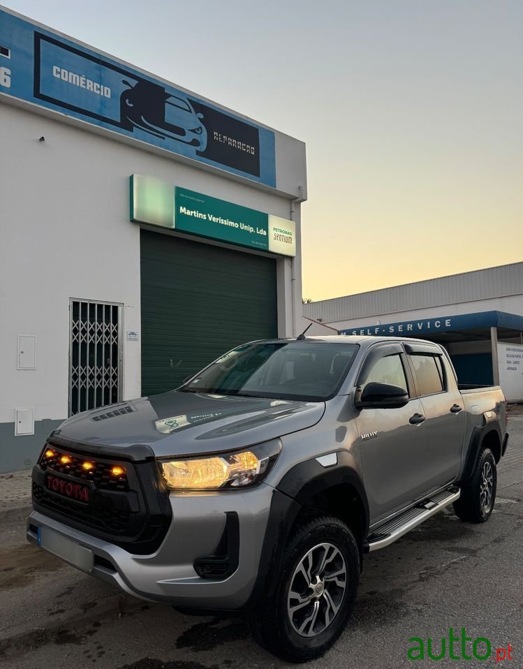 2021' Toyota Hilux photo #1