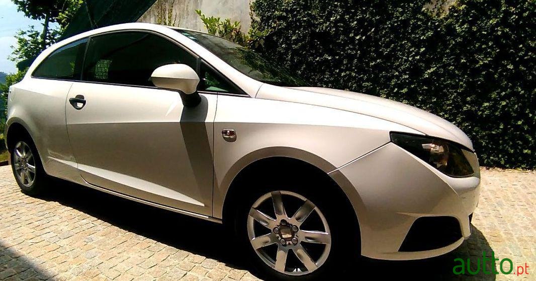 2011' SEAT Ibiza photo #3