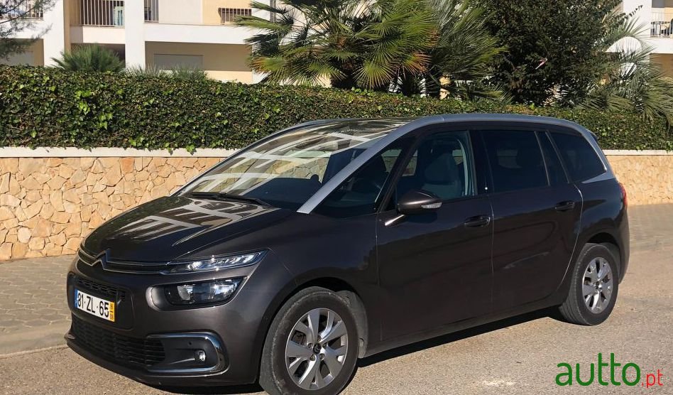2016' Citroen C4 Grand Picasso photo #1