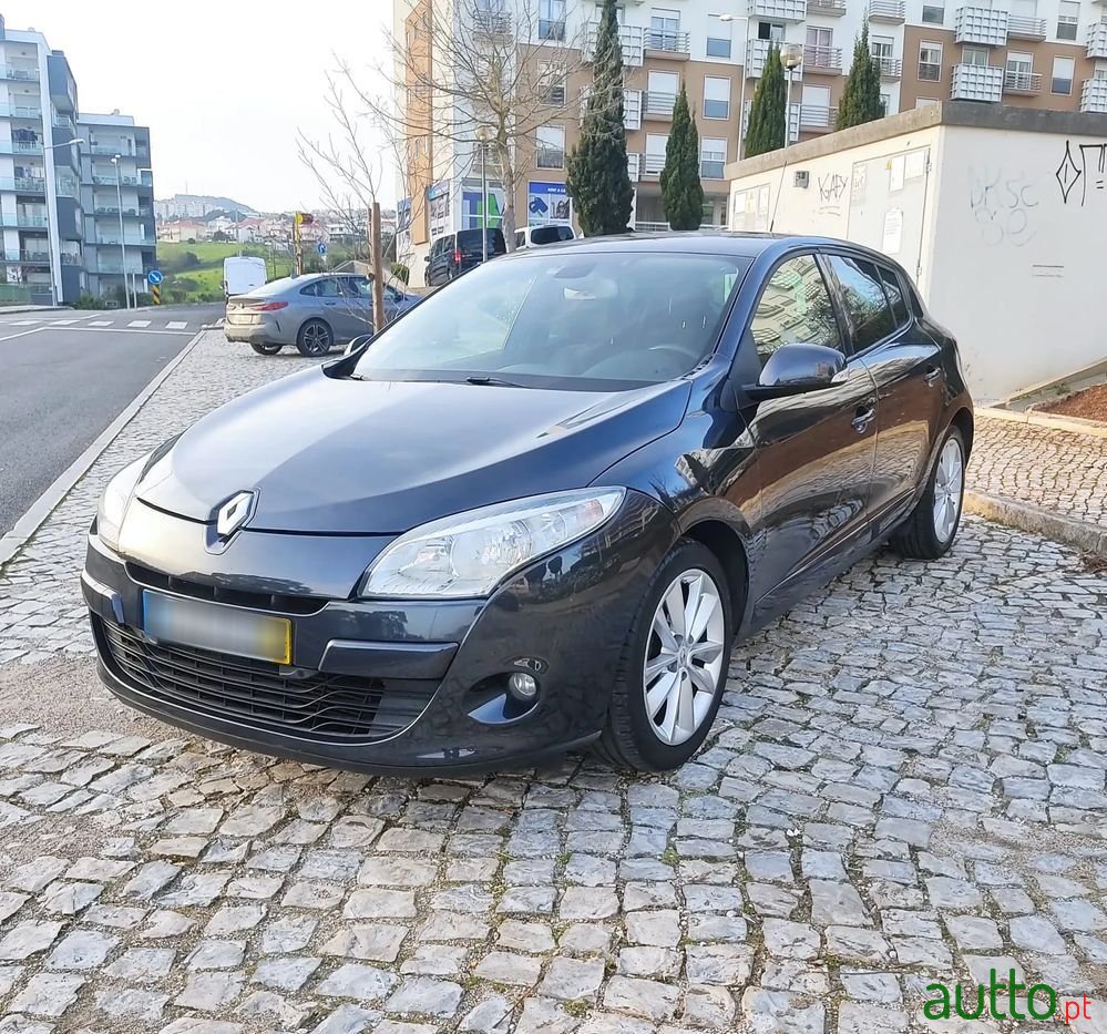 2009' Renault Megane photo #1