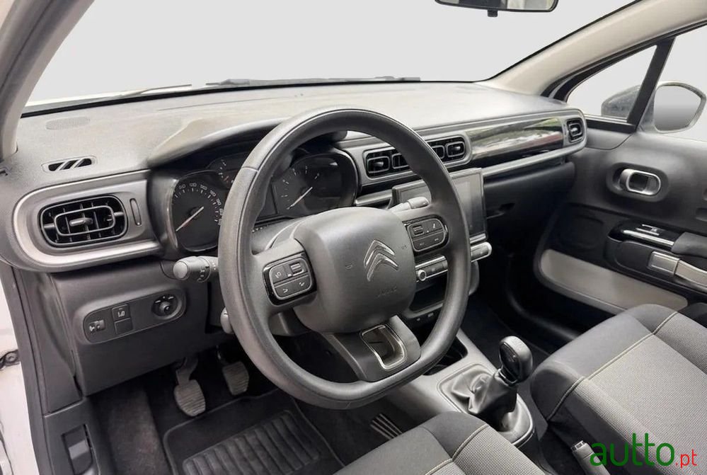 2017' Citroen C3 1.2 Puretech Feel photo #3