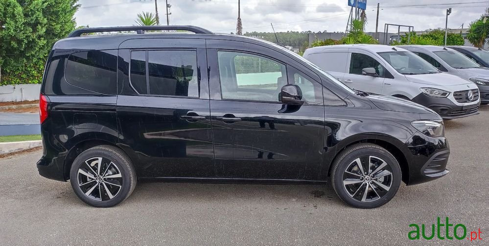 2023' Mercedes-Benz Eqt 200 photo #3